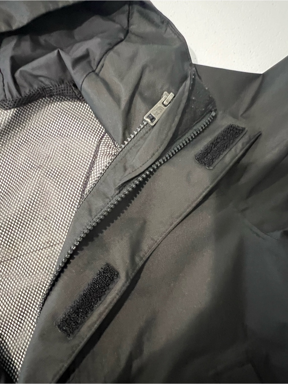 The North Face Black Hooded Raincoat Jacket boys 7-8 - Picture 10 of 12